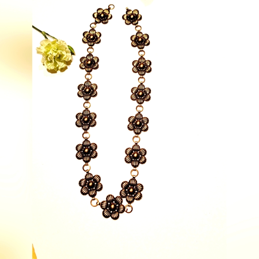 Vintage metal flower necklace/belt